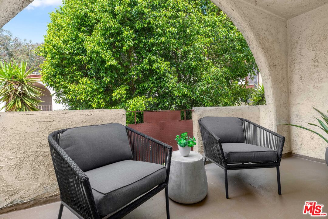 1146 E Lexington Dr Unit: 203