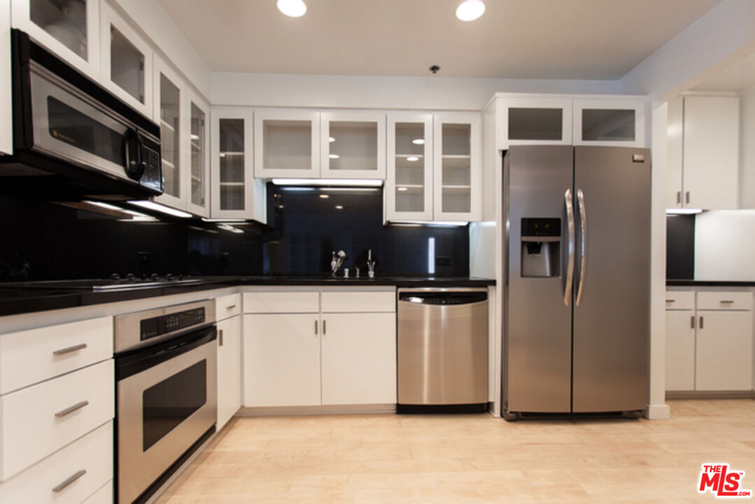 10445 Wilshire Blvd Unit: 1402