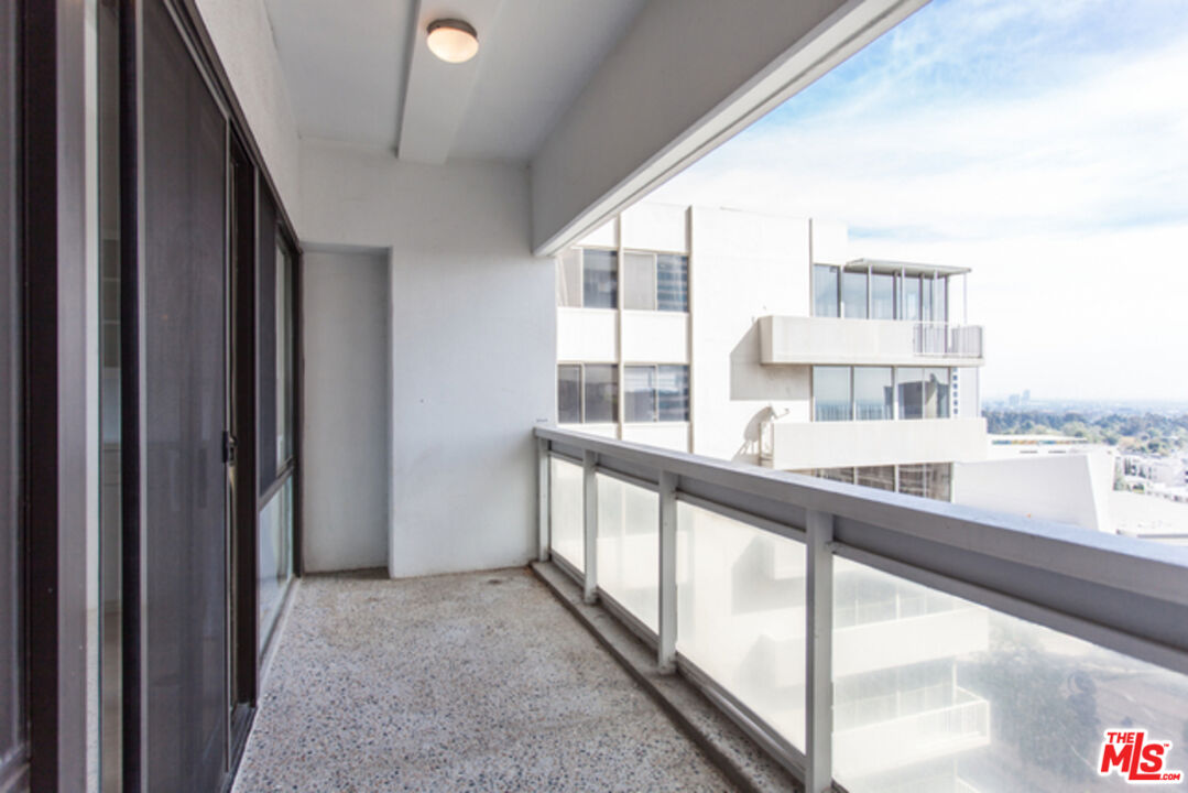 10445 Wilshire Blvd Unit: 1402