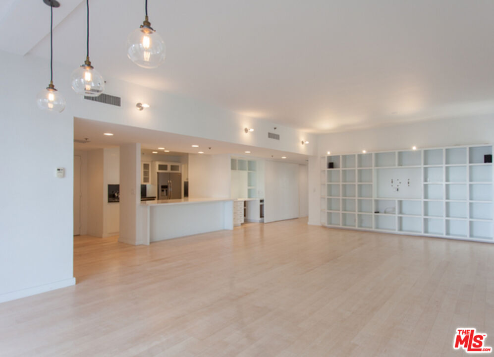 10445 Wilshire Blvd Unit: 1402