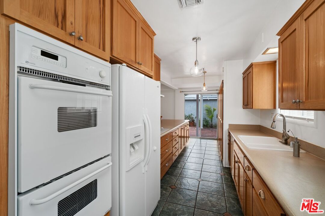 16666 Mccormick St