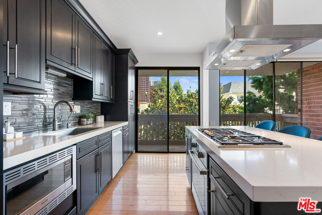 11805 Mayfield Ave Unit: 201