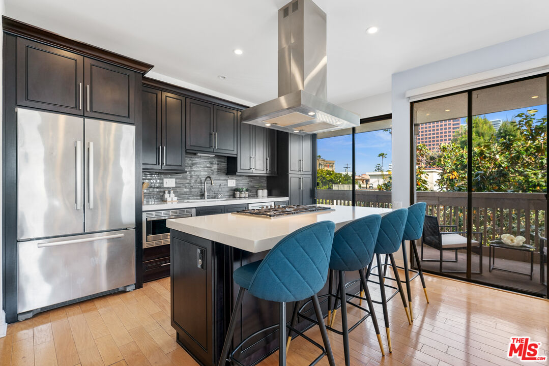 11805 Mayfield Ave Unit: 201