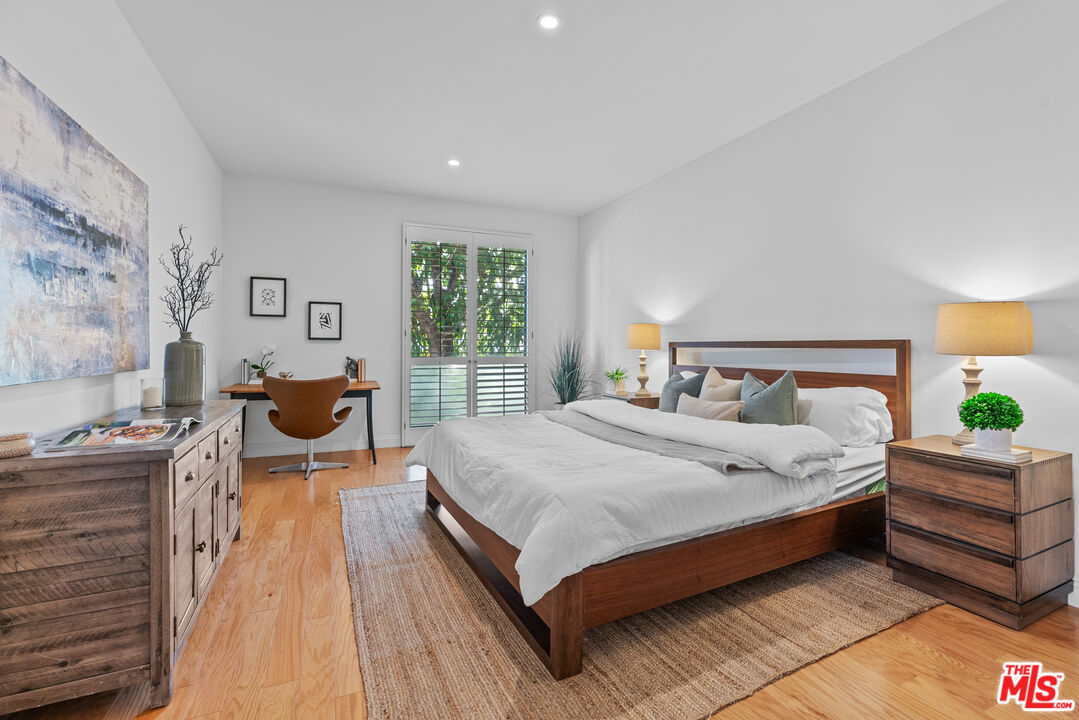 11805 Mayfield Ave Unit: 201