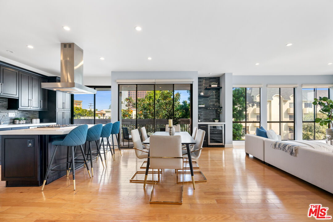 11805 Mayfield Ave Unit: 201