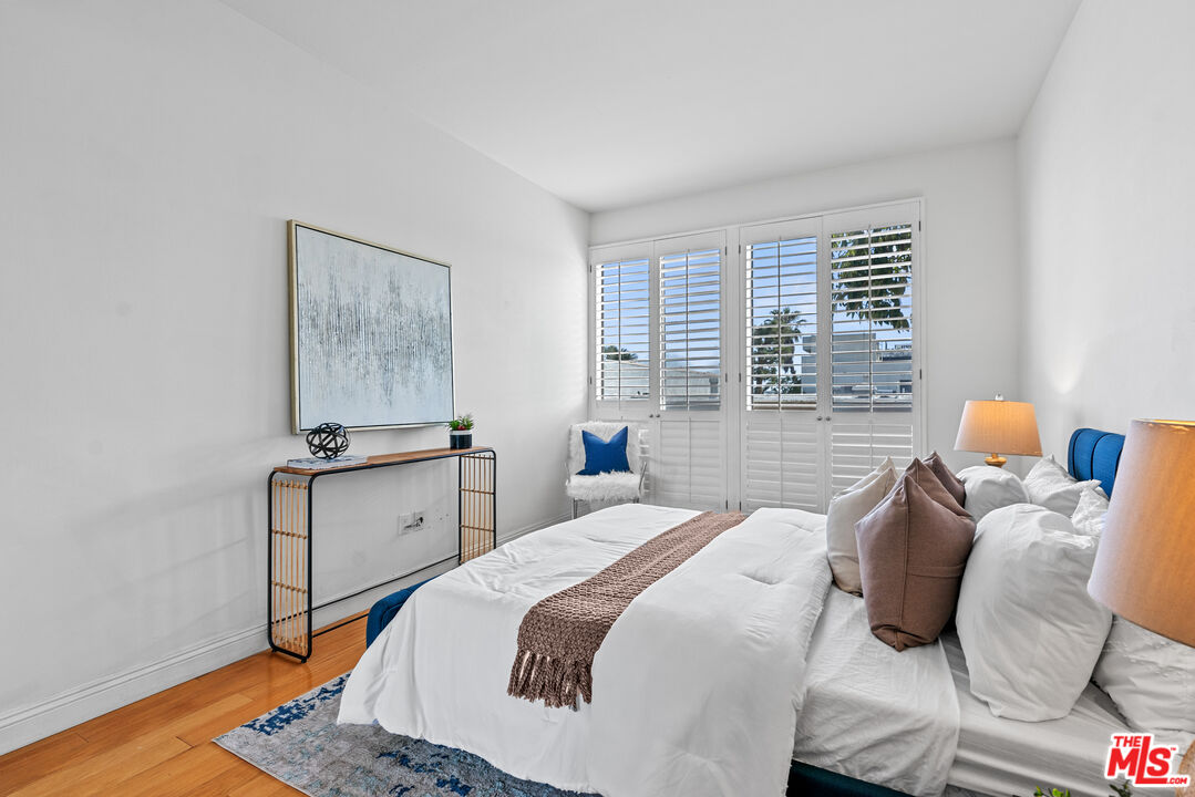 11805 Mayfield Ave Unit: 201