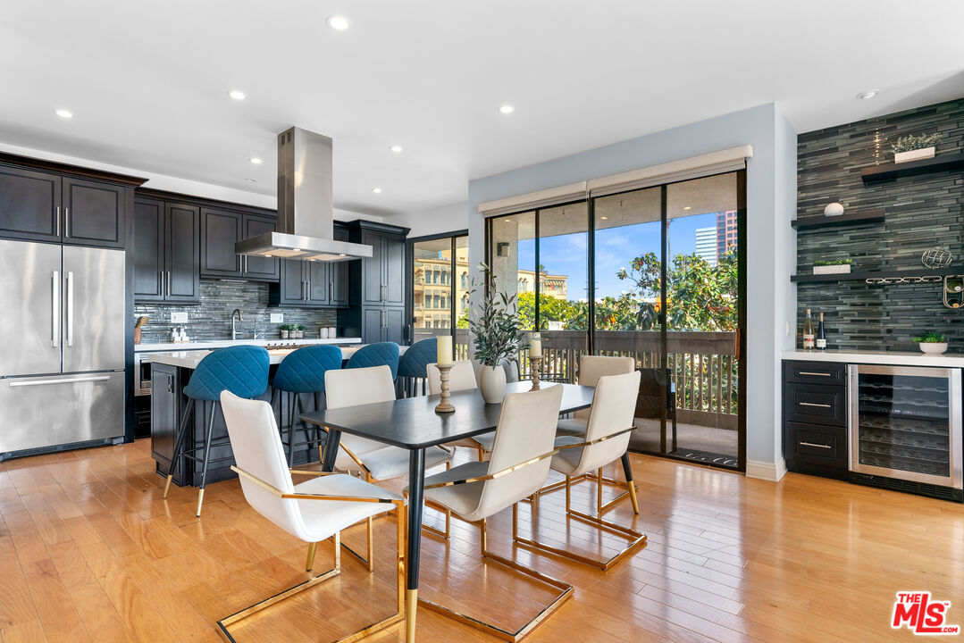 11805 Mayfield Ave Unit: 201