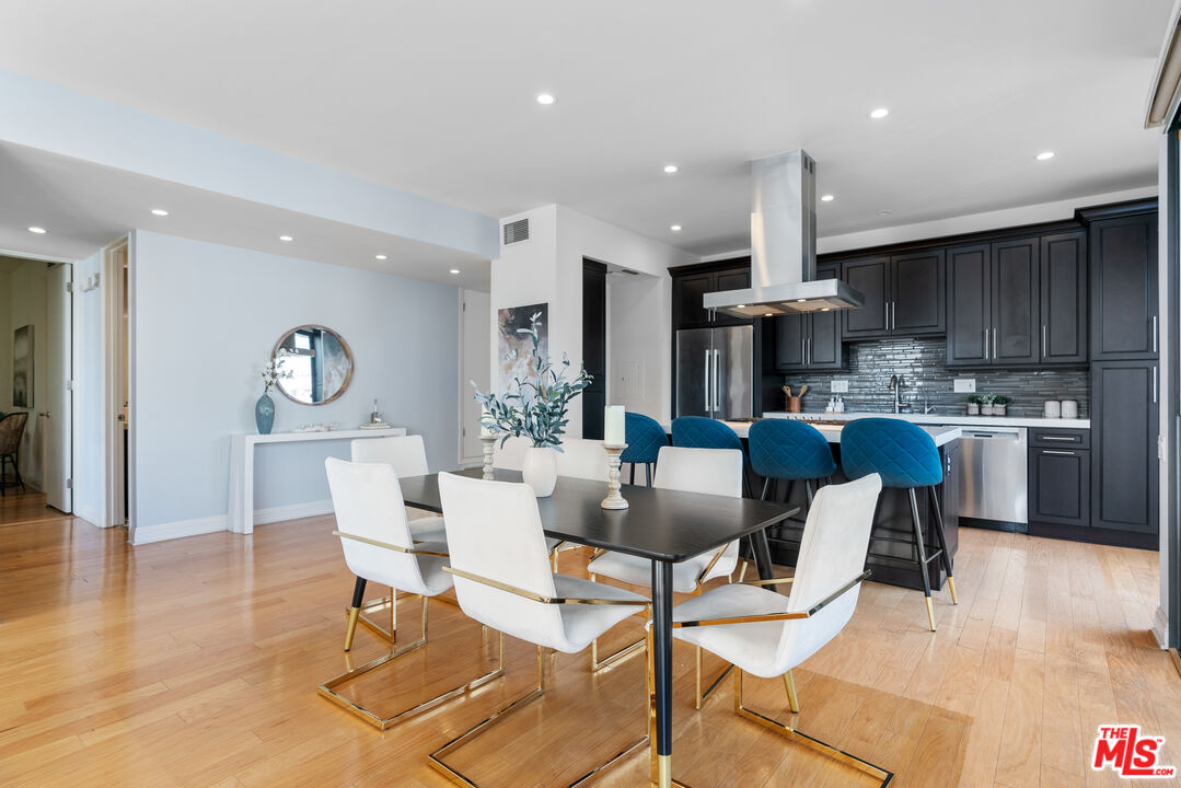 11805 Mayfield Ave Unit: 201