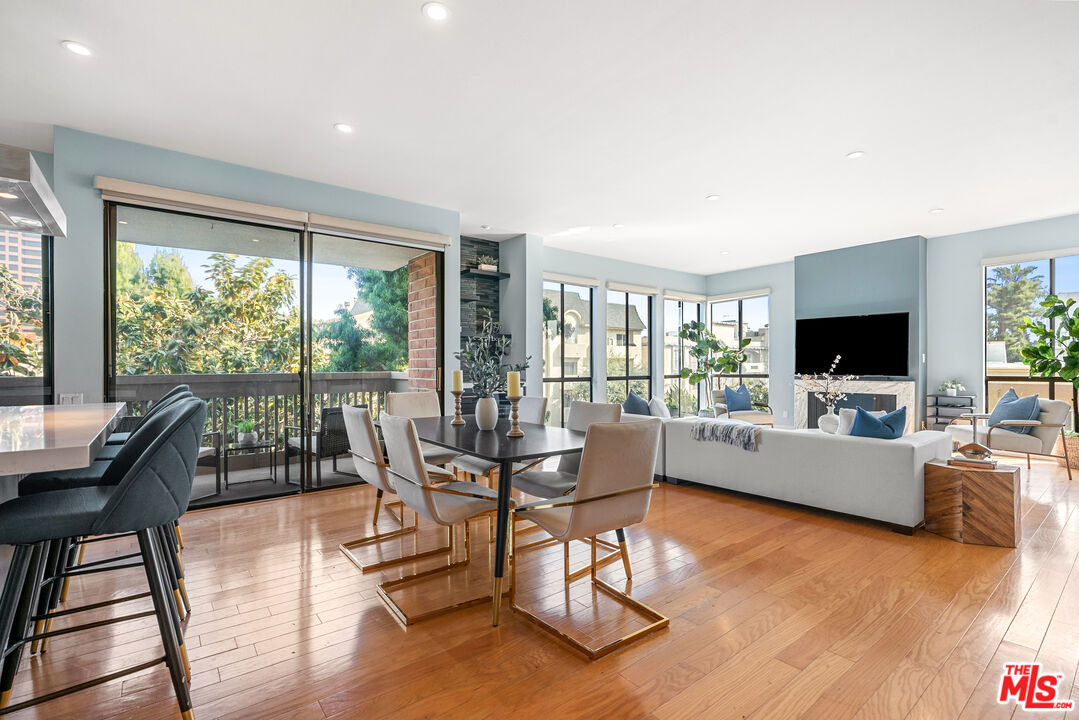11805 Mayfield Ave Unit: 201