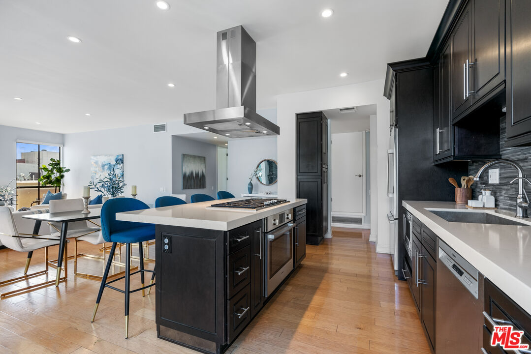 11805 Mayfield Ave Unit: 201