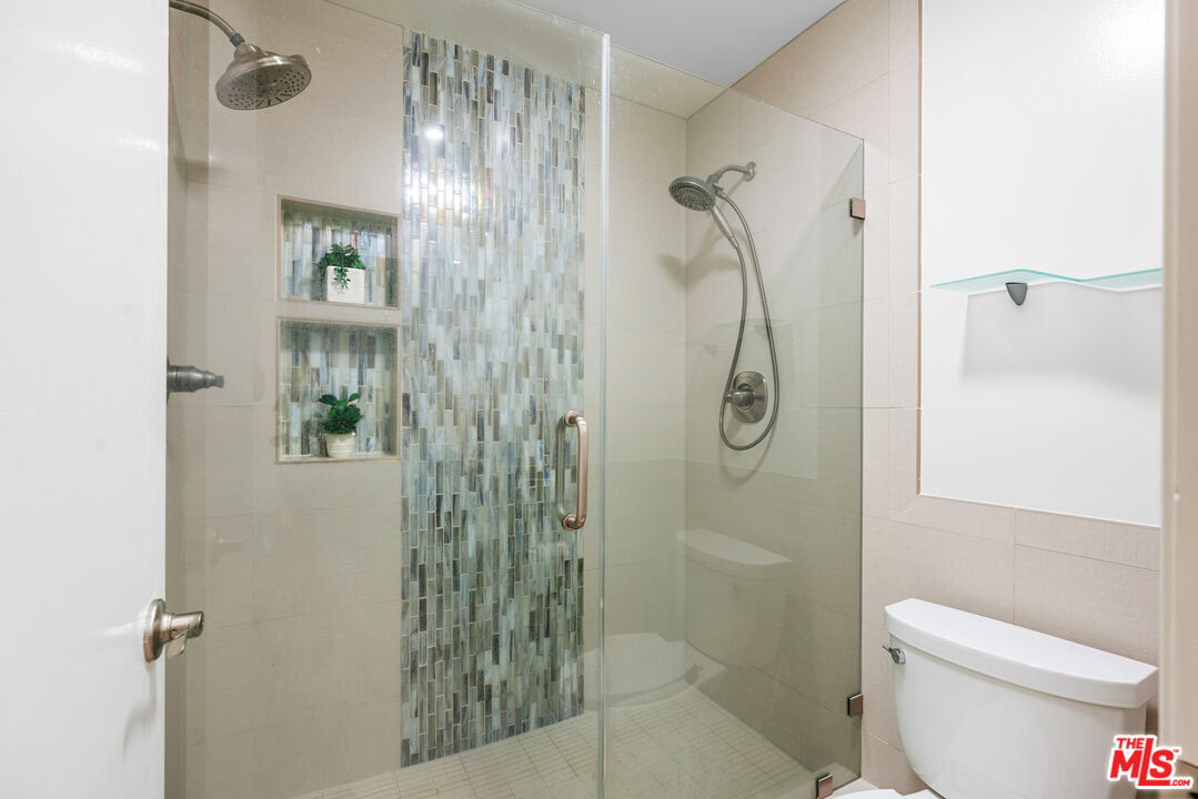 11805 Mayfield Ave Unit: 201