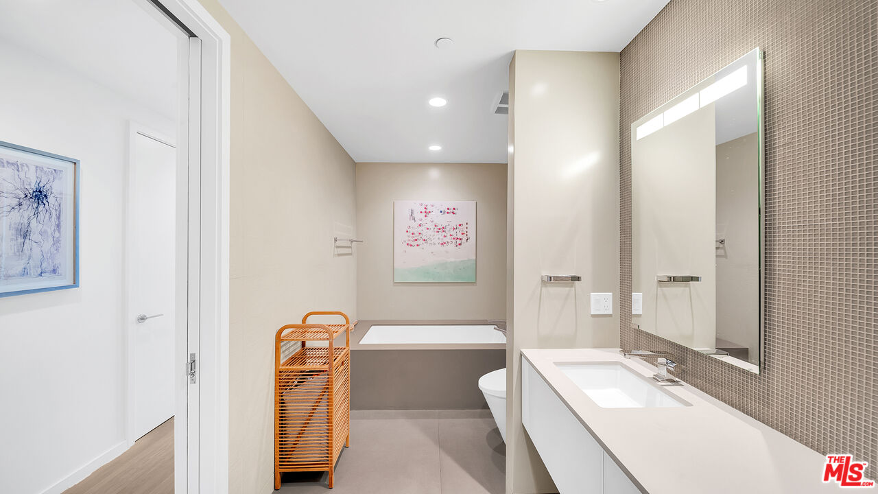 1705 Ocean Unit: 414