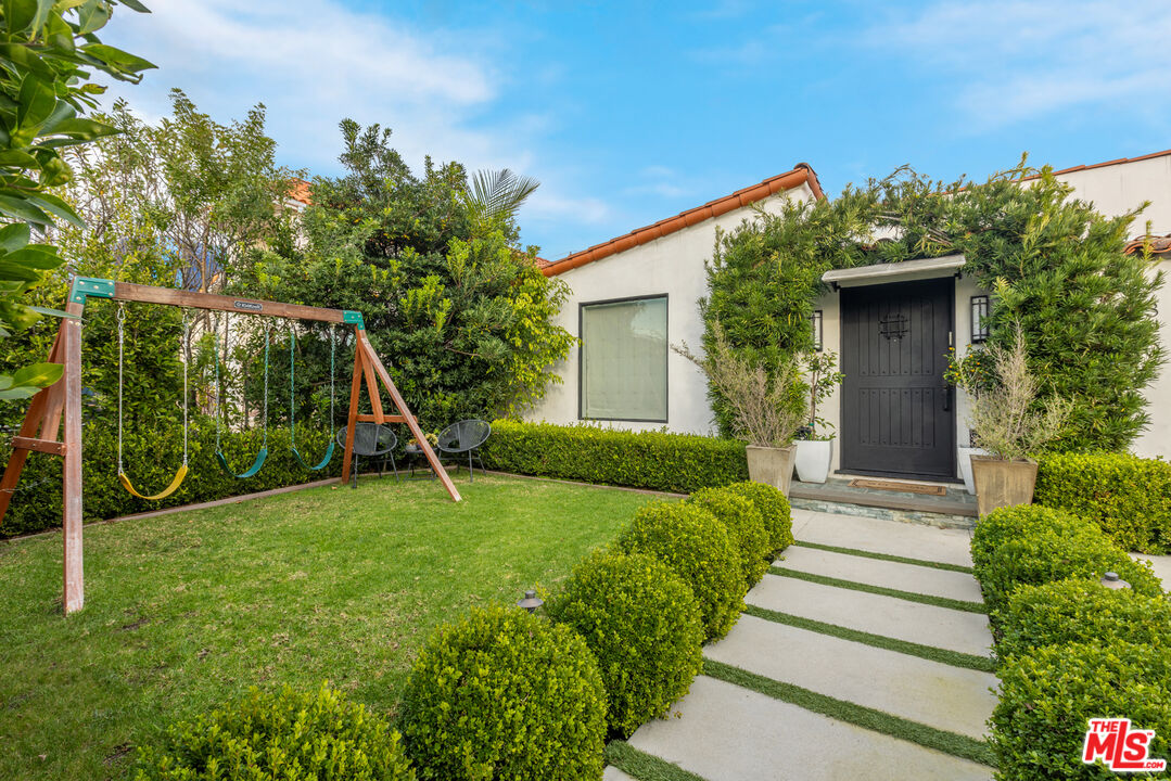 320 S Clark Dr
