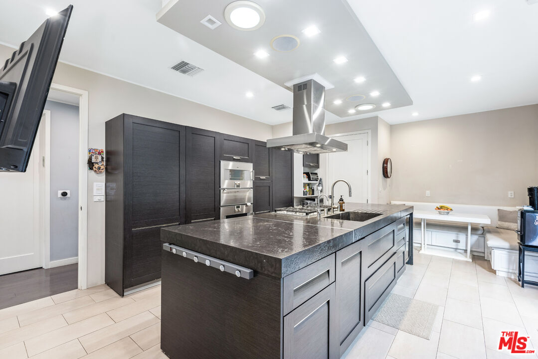 320 S Clark Dr