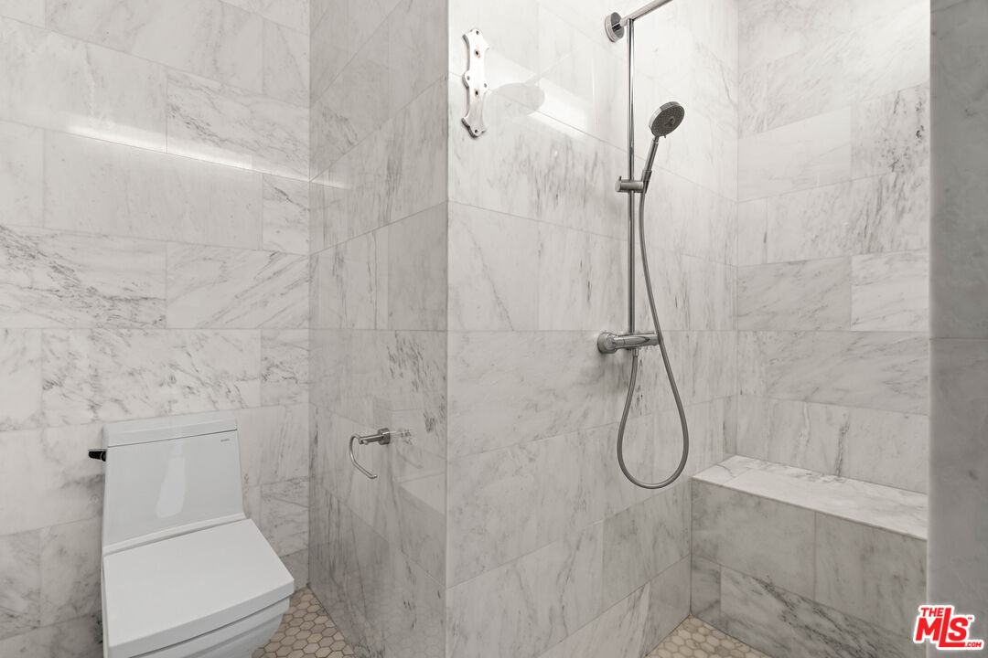 1152 N La Cienega Blvd Unit: 101