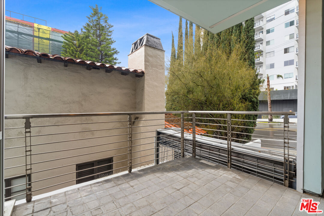 1152 N La Cienega Blvd Unit: 101