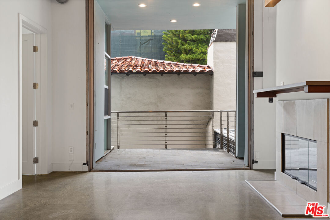 1152 N La Cienega Blvd Unit: 101