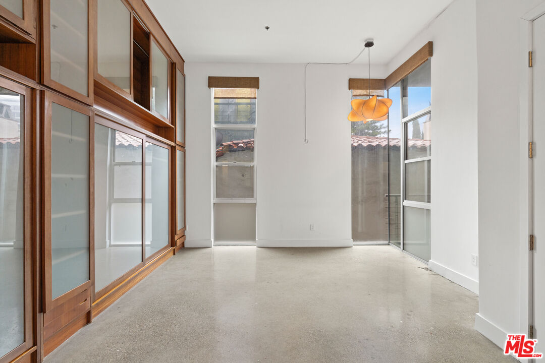 1152 N La Cienega Blvd Unit: 101