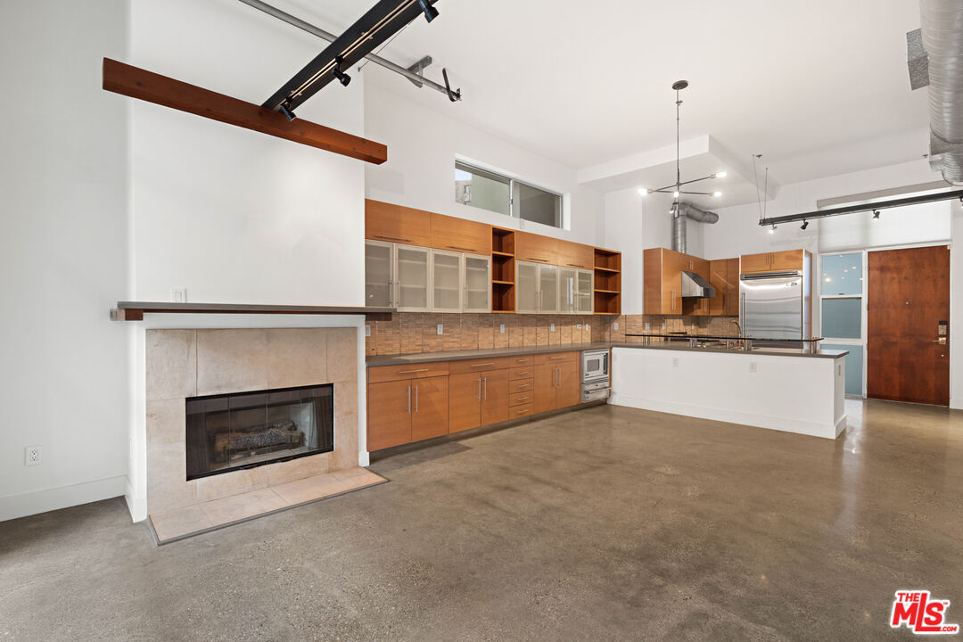 1152 N La Cienega Blvd Unit: 101