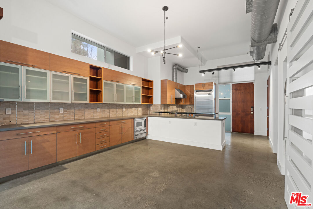1152 N La Cienega Blvd Unit: 101