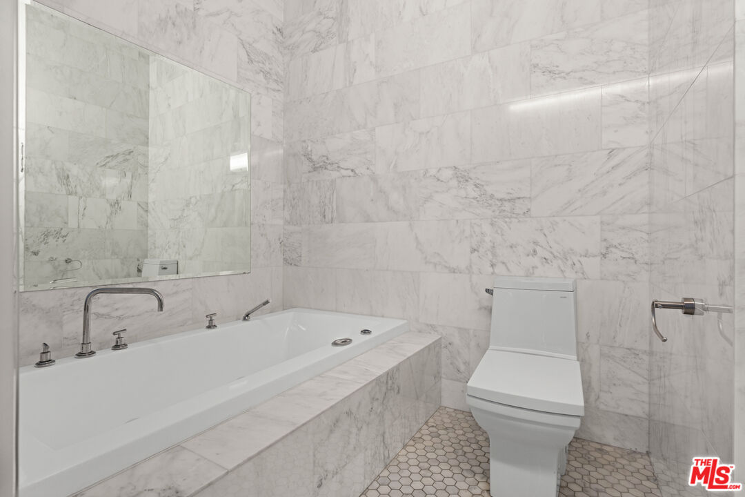 1152 N La Cienega Blvd Unit: 101