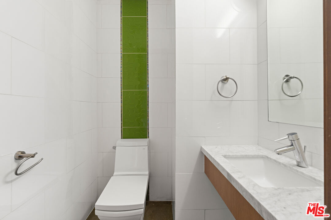 1152 N La Cienega Blvd Unit: 101