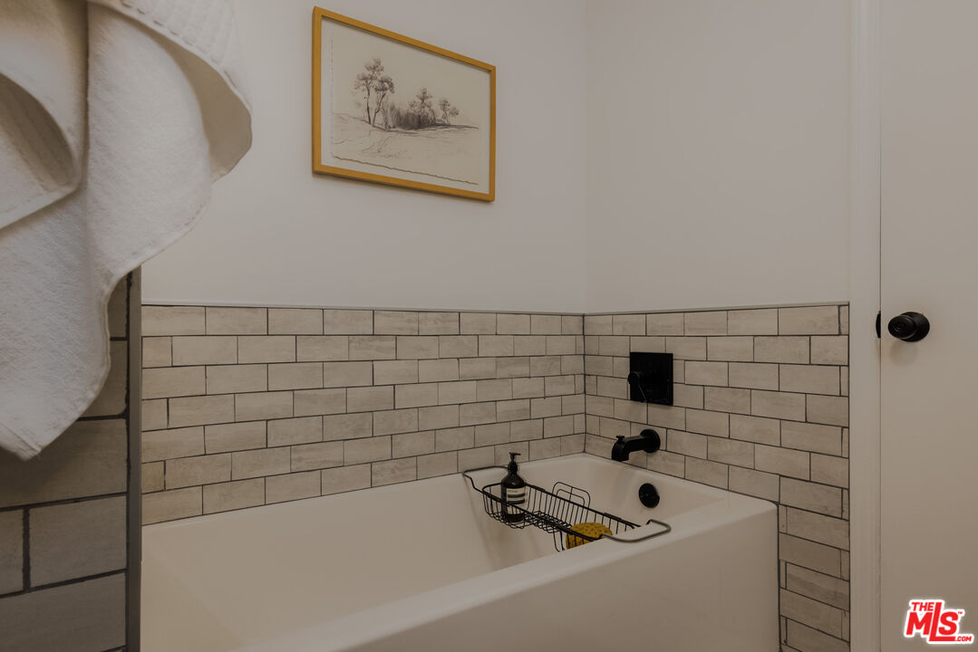 1735 N Fuller Ave Unit: 227