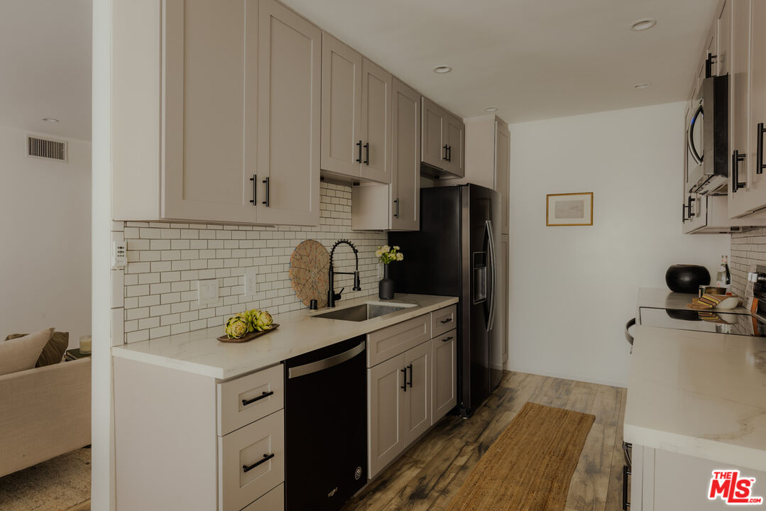 1735 N Fuller Ave Unit: 227