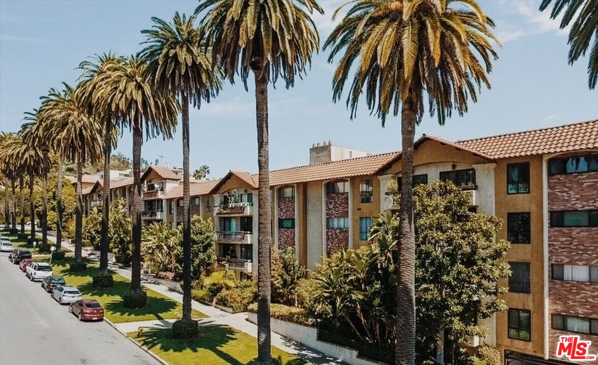 1735 N Fuller Ave Unit: 227