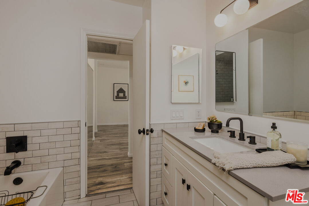 1735 N Fuller Ave Unit: 227