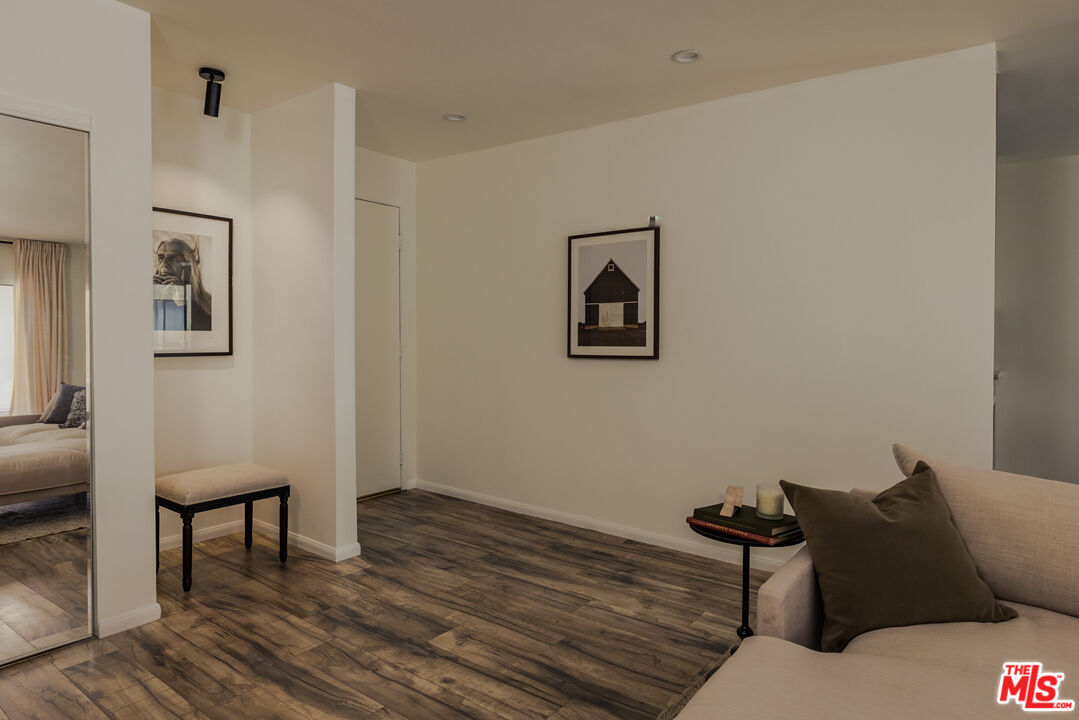 1735 N Fuller Ave Unit: 227