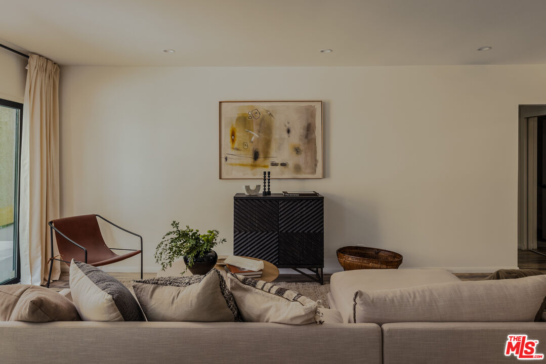 1735 N Fuller Ave Unit: 227