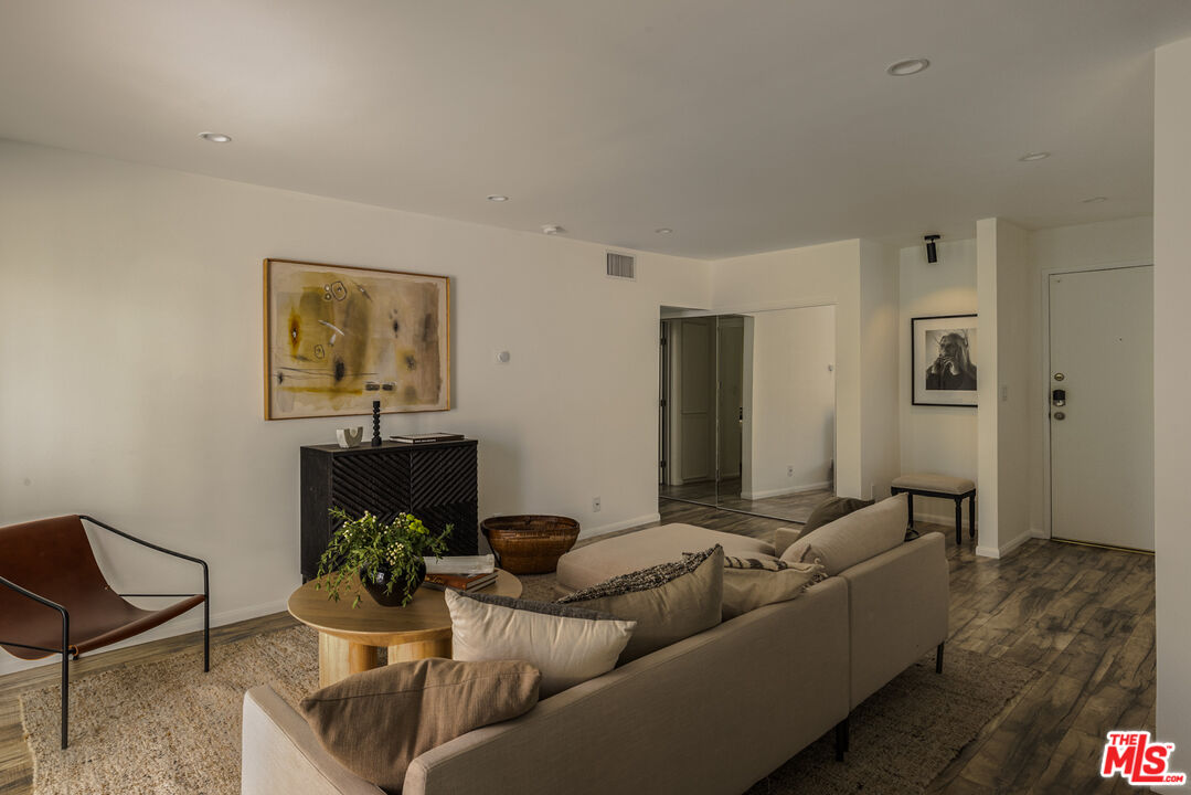 1735 N Fuller Ave Unit: 227