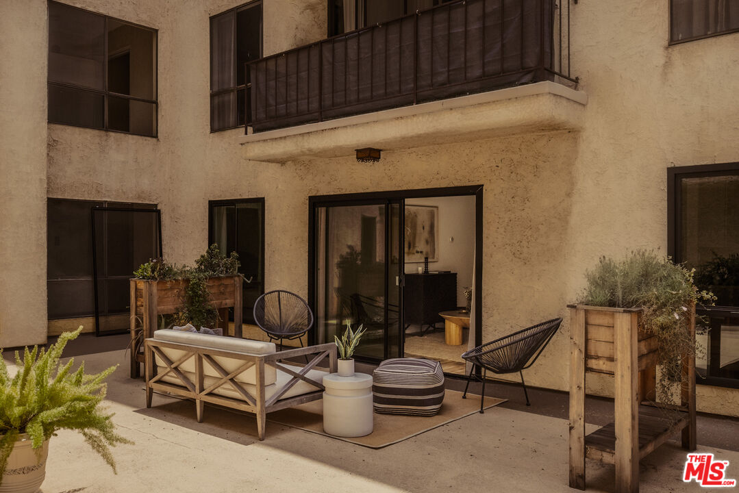 1735 N Fuller Ave Unit: 227
