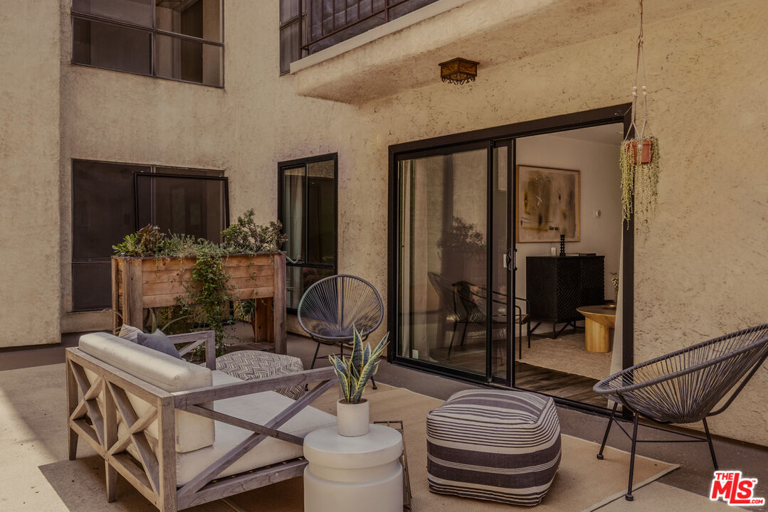 1735 N Fuller Ave Unit: 227