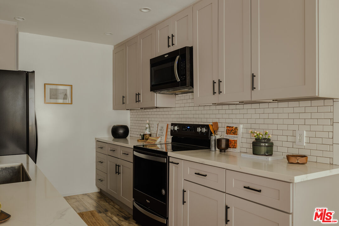 1735 N Fuller Ave Unit: 227