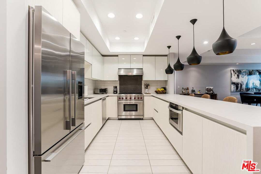 441 S Barrington Ave Unit: 104