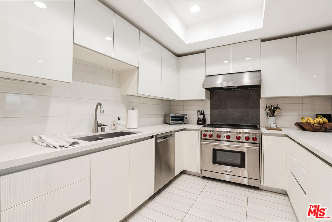 441 S Barrington Ave Unit: 104