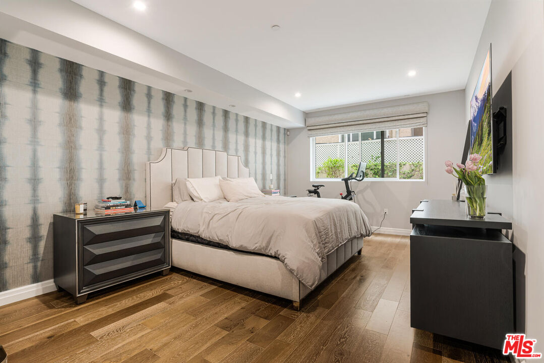 441 S Barrington Ave Unit: 104