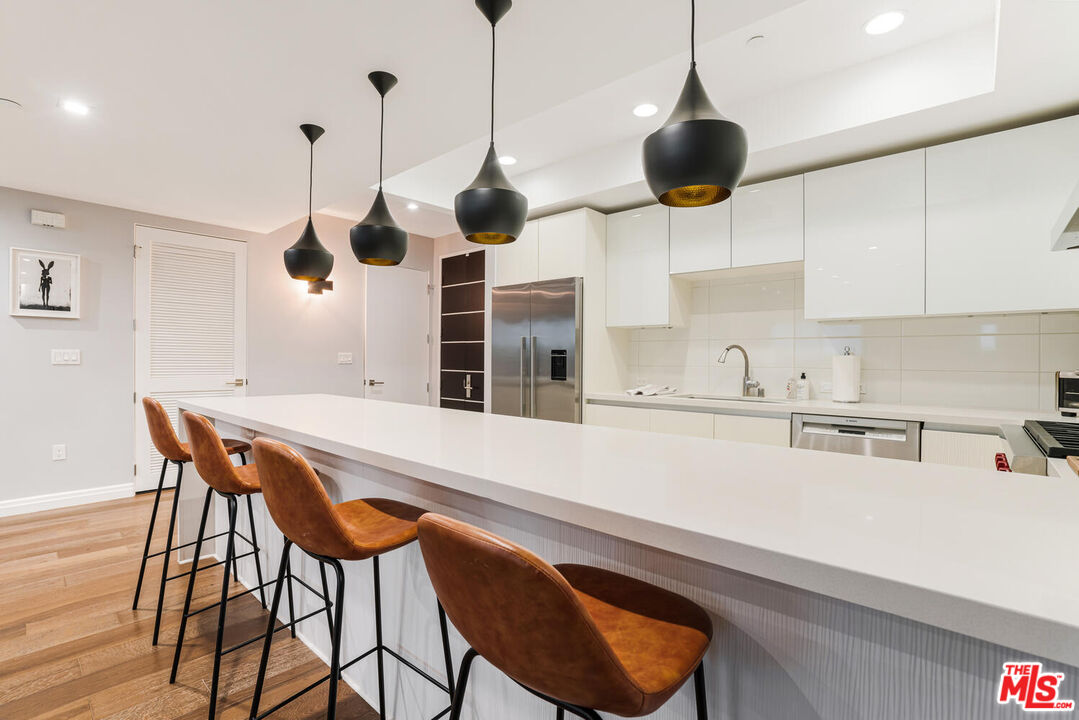 441 S Barrington Ave Unit: 104