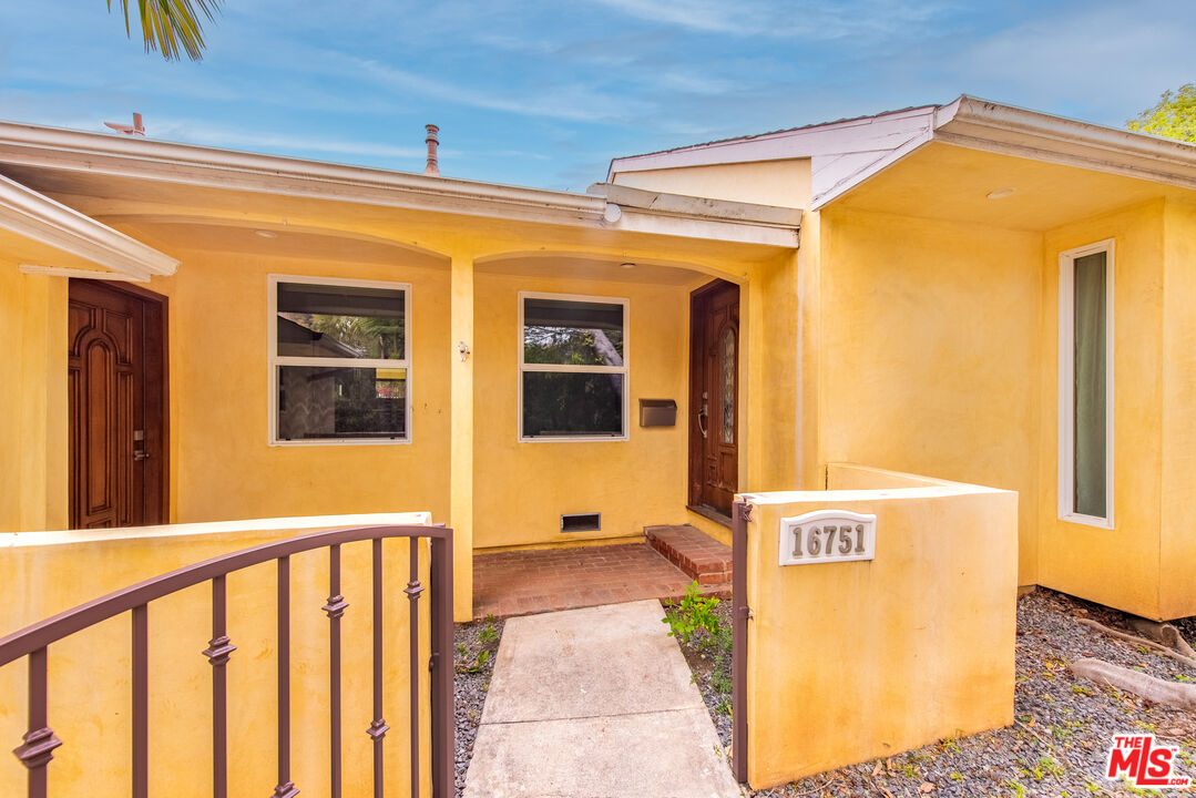 16751 W Sunset Blvd