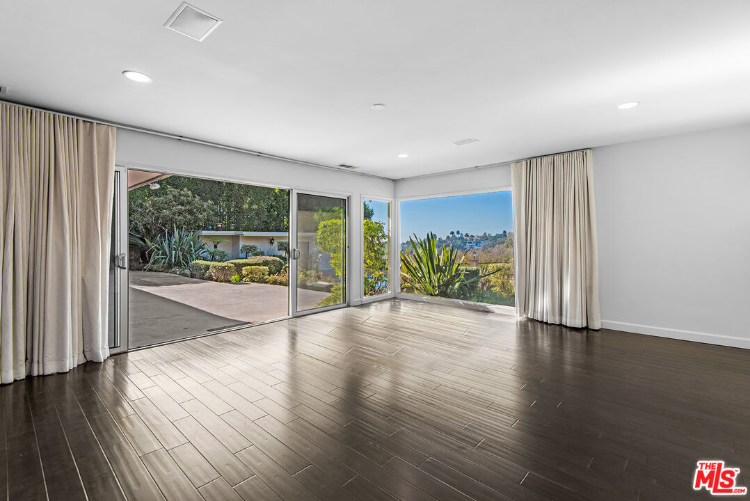 247 N ROCKINGHAM AVE