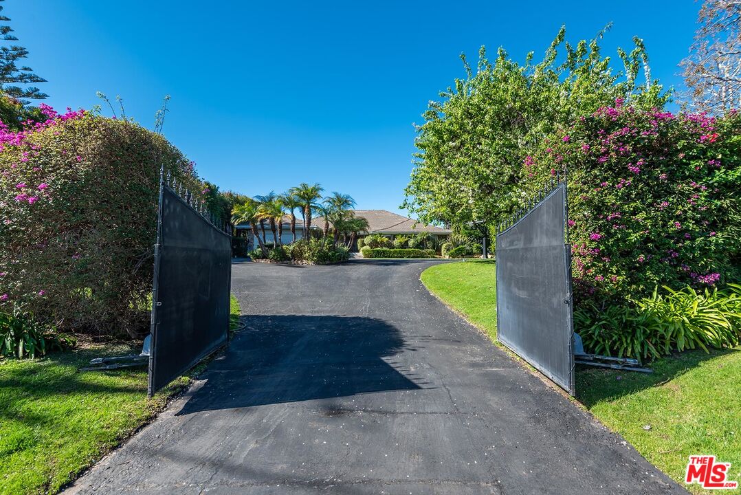 247 N ROCKINGHAM AVE