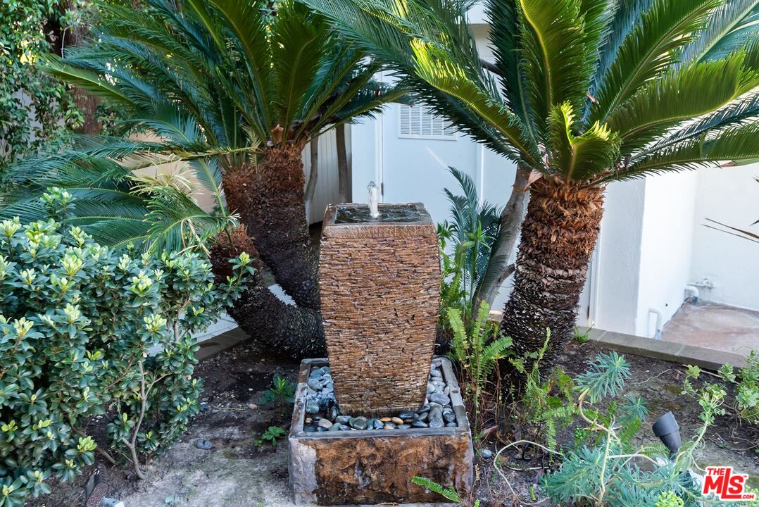 247 N ROCKINGHAM AVE