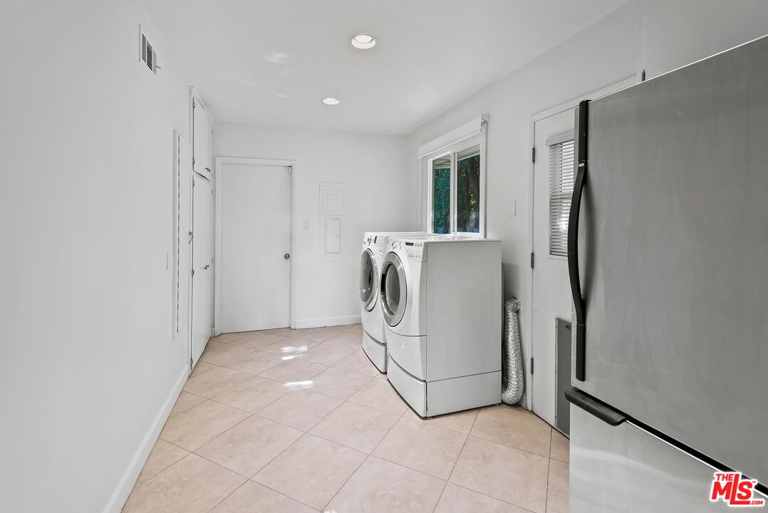 247 N ROCKINGHAM AVE