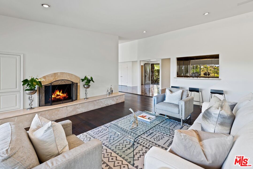 247 N ROCKINGHAM AVE