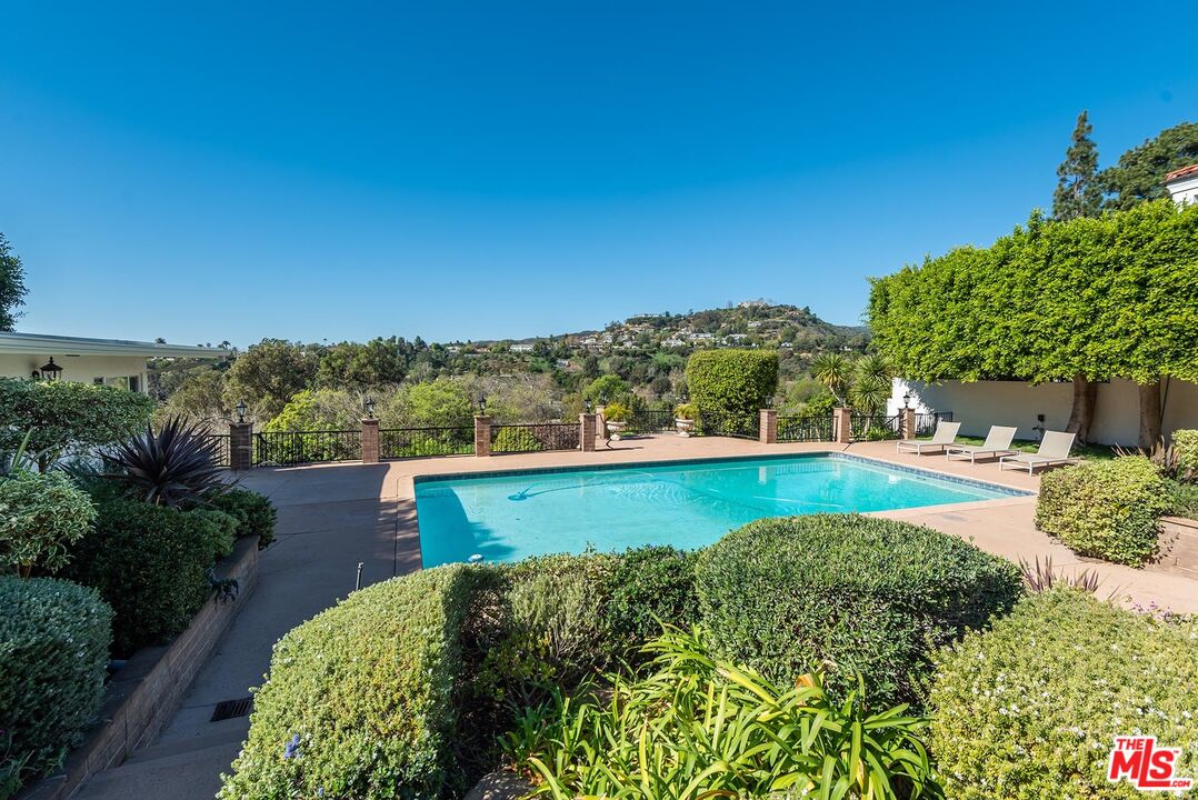 247 N ROCKINGHAM AVE