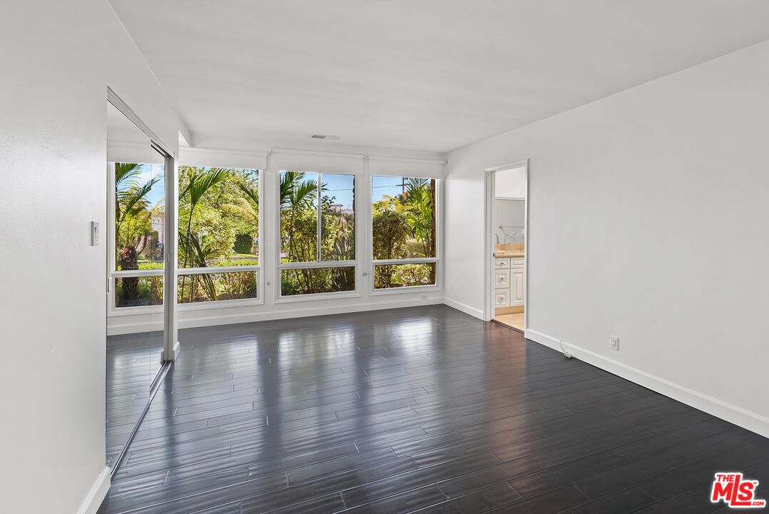 247 N ROCKINGHAM AVE