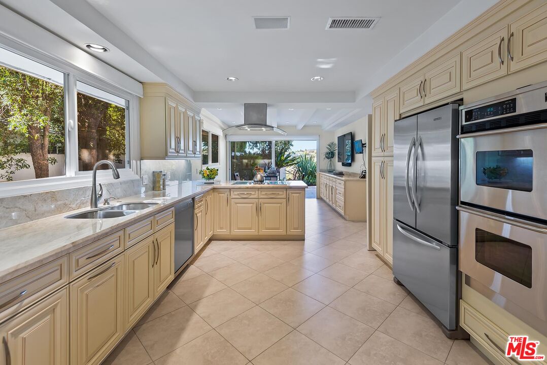 247 N ROCKINGHAM AVE