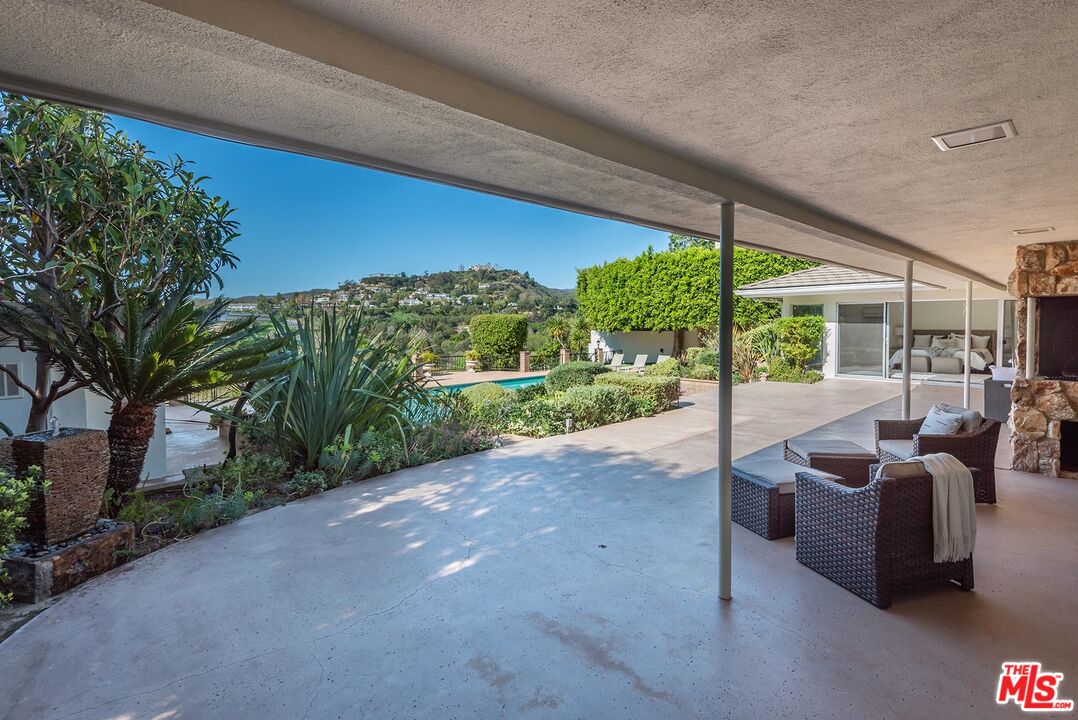 247 N ROCKINGHAM AVE